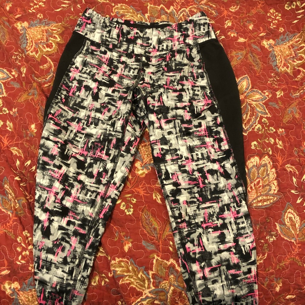 Women’s athletic leggings
